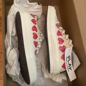 new in box Comme des Garçons PLAY Multi Heart Lowtop Canvas converse Sneakers